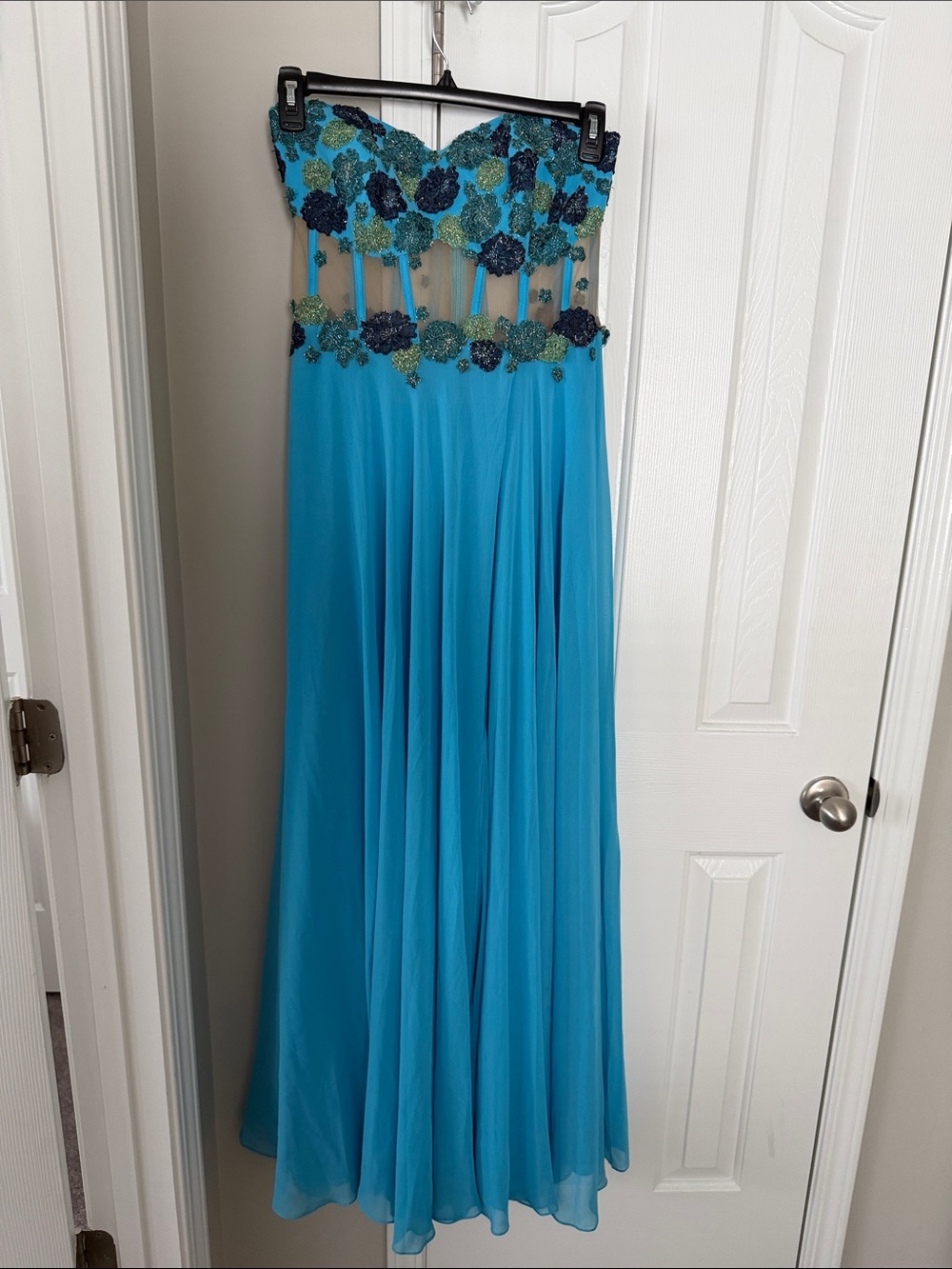 Turquoises blue prom dress